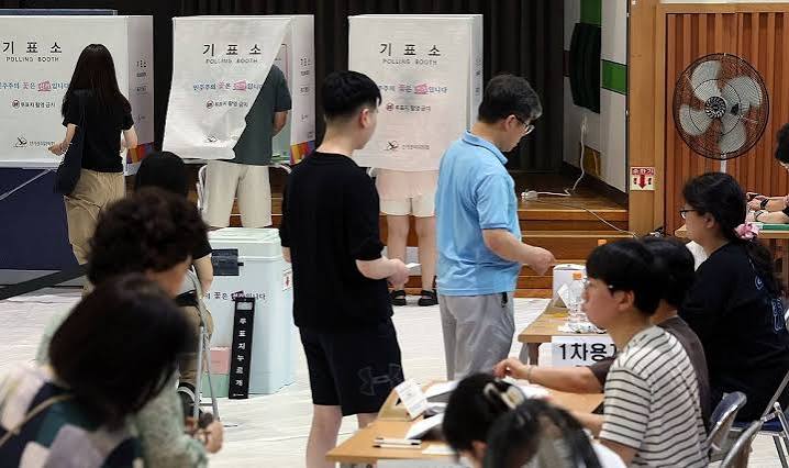 속보] '단 124표 차' 충주시장 투표지 직접 다시 센다…선관위 결정