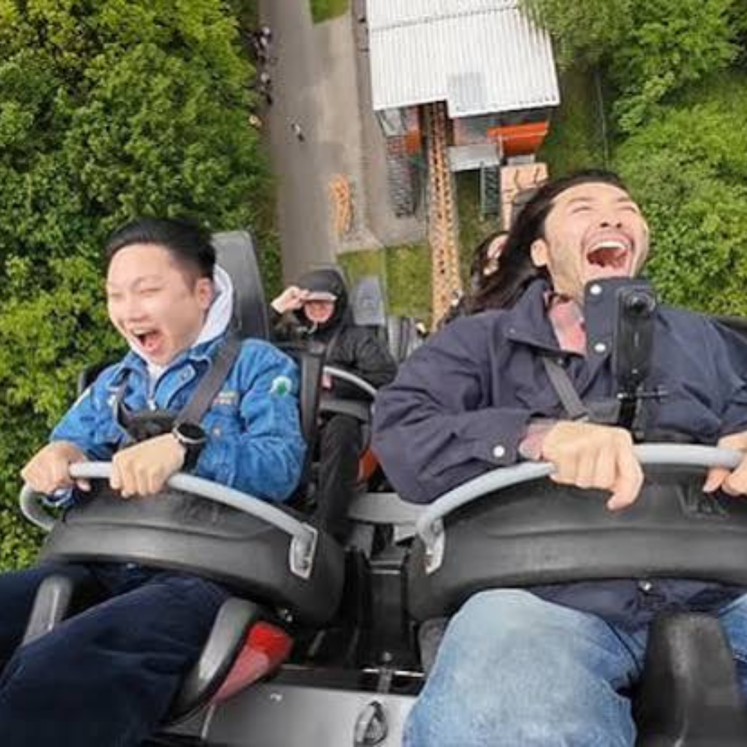 🎢 “뒤집힌 채 달린다”…놀러코스터가 만든 새로운 공포 체험